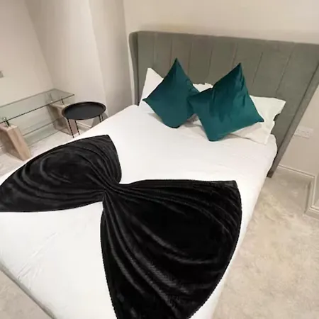 Modern Spacious - * Leeds (West Yorkshire)